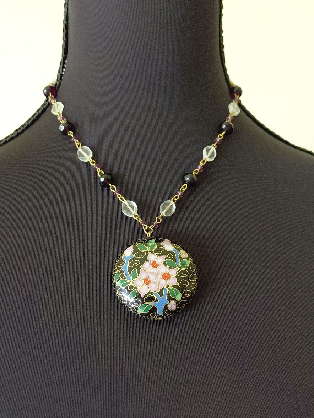 Cloisonné Floral Round Pendant Necklace in Black and Green